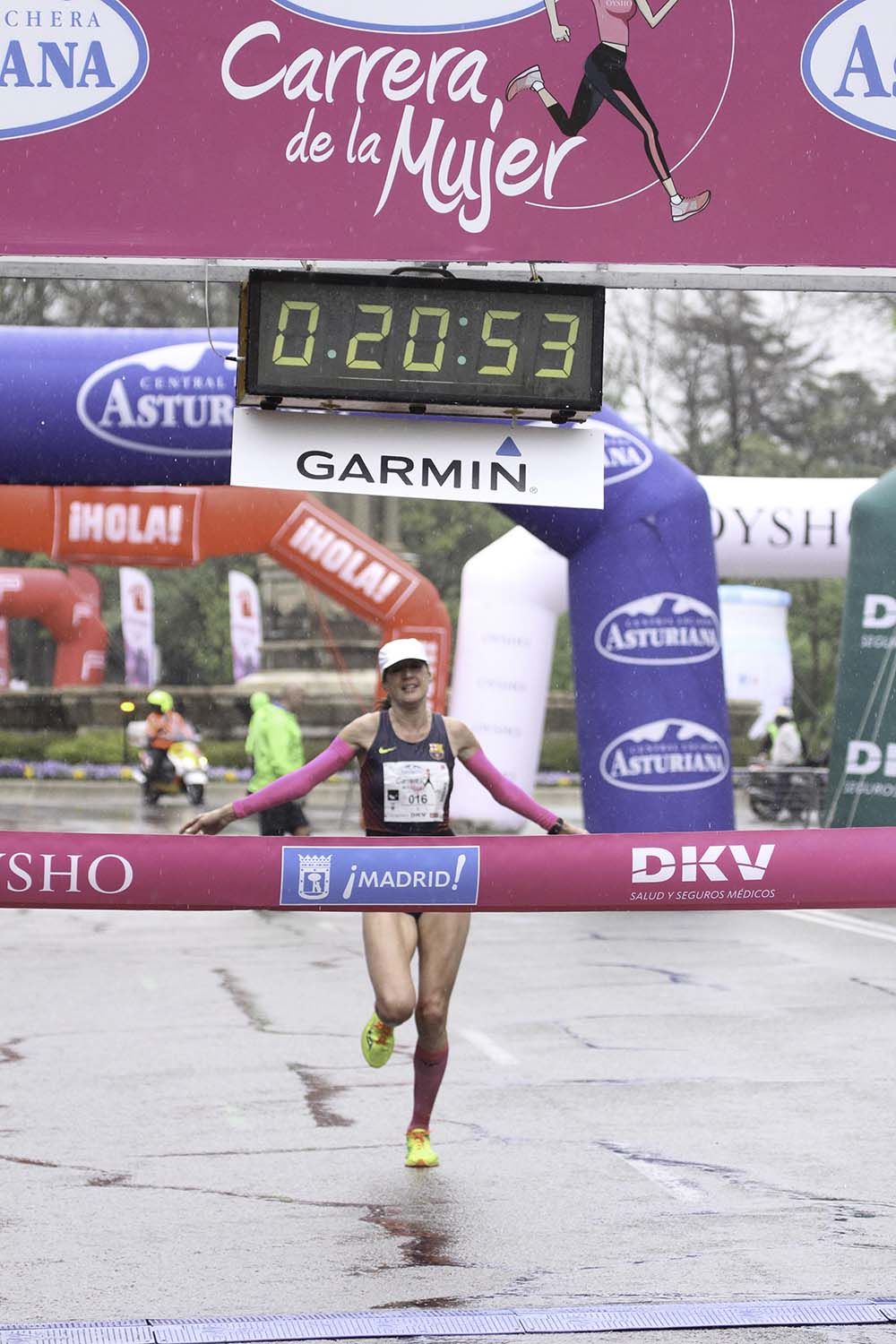 Carrera de la Mujer Madrid Meta 8 arco izquierdo de 9.20 a 9.35
