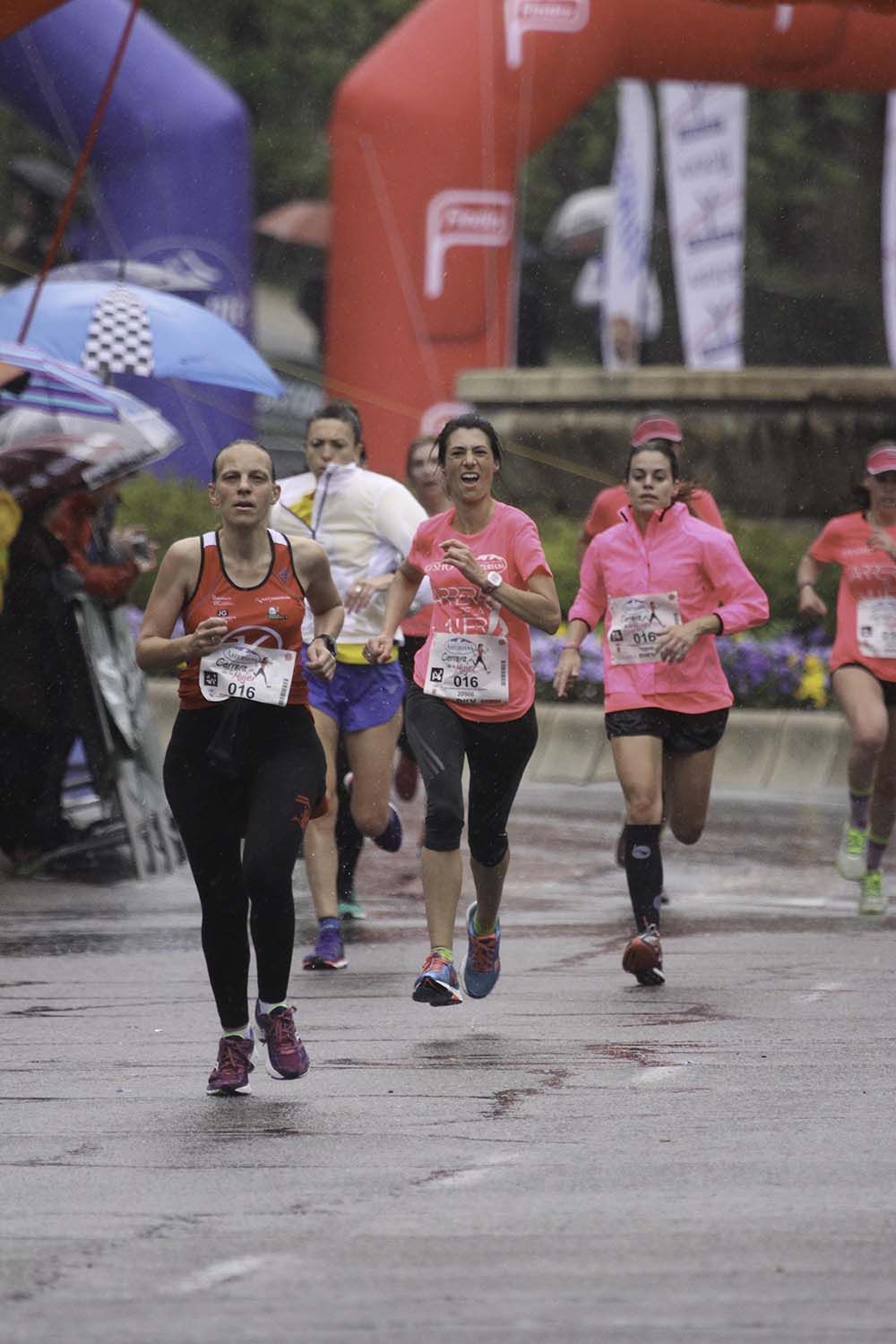 Carrera de la Mujer Madrid Meta 8 arco izquierdo de 9.20 a 9.35