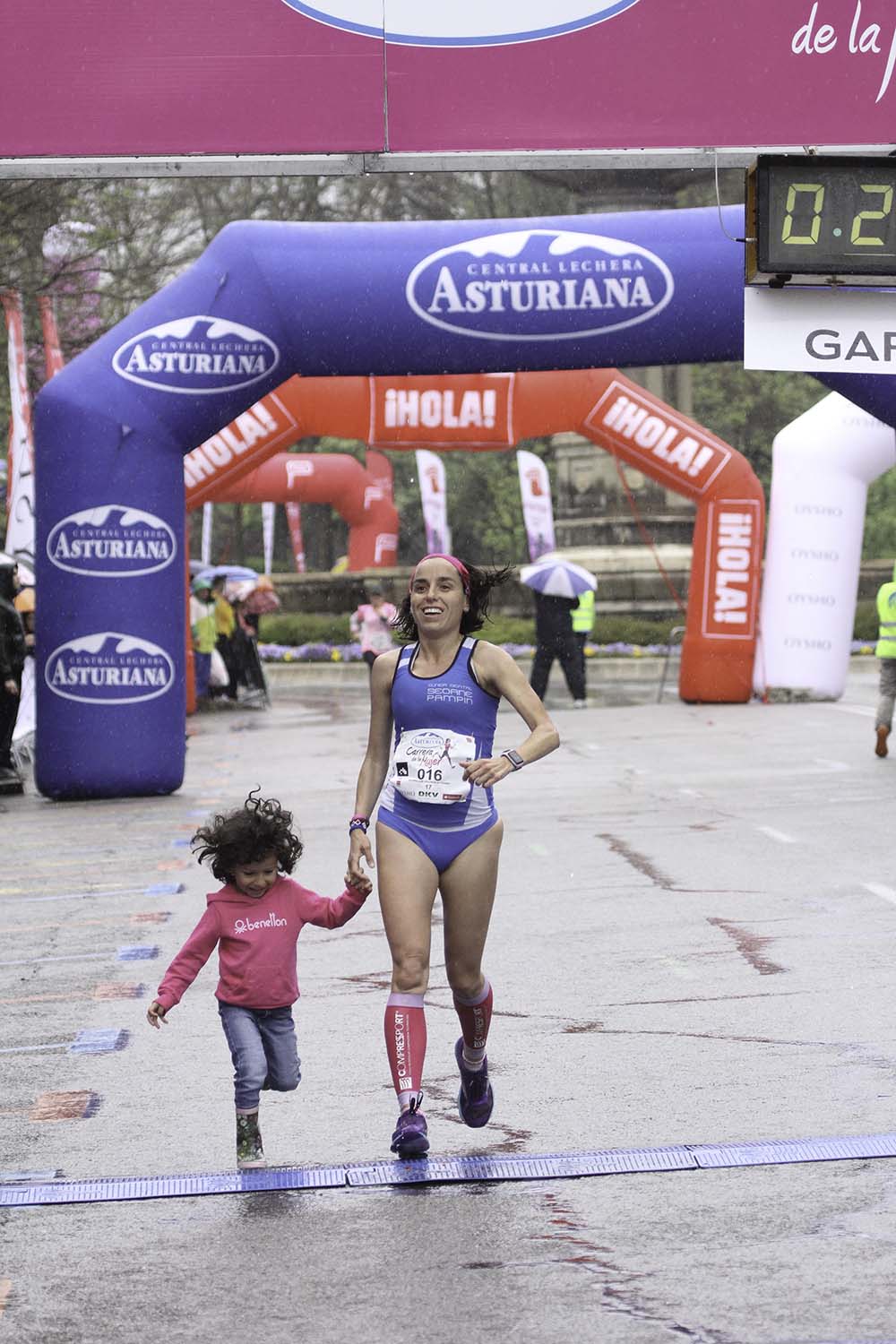 Carrera de la Mujer Madrid Meta 8 arco izquierdo de 9.20 a 9.35