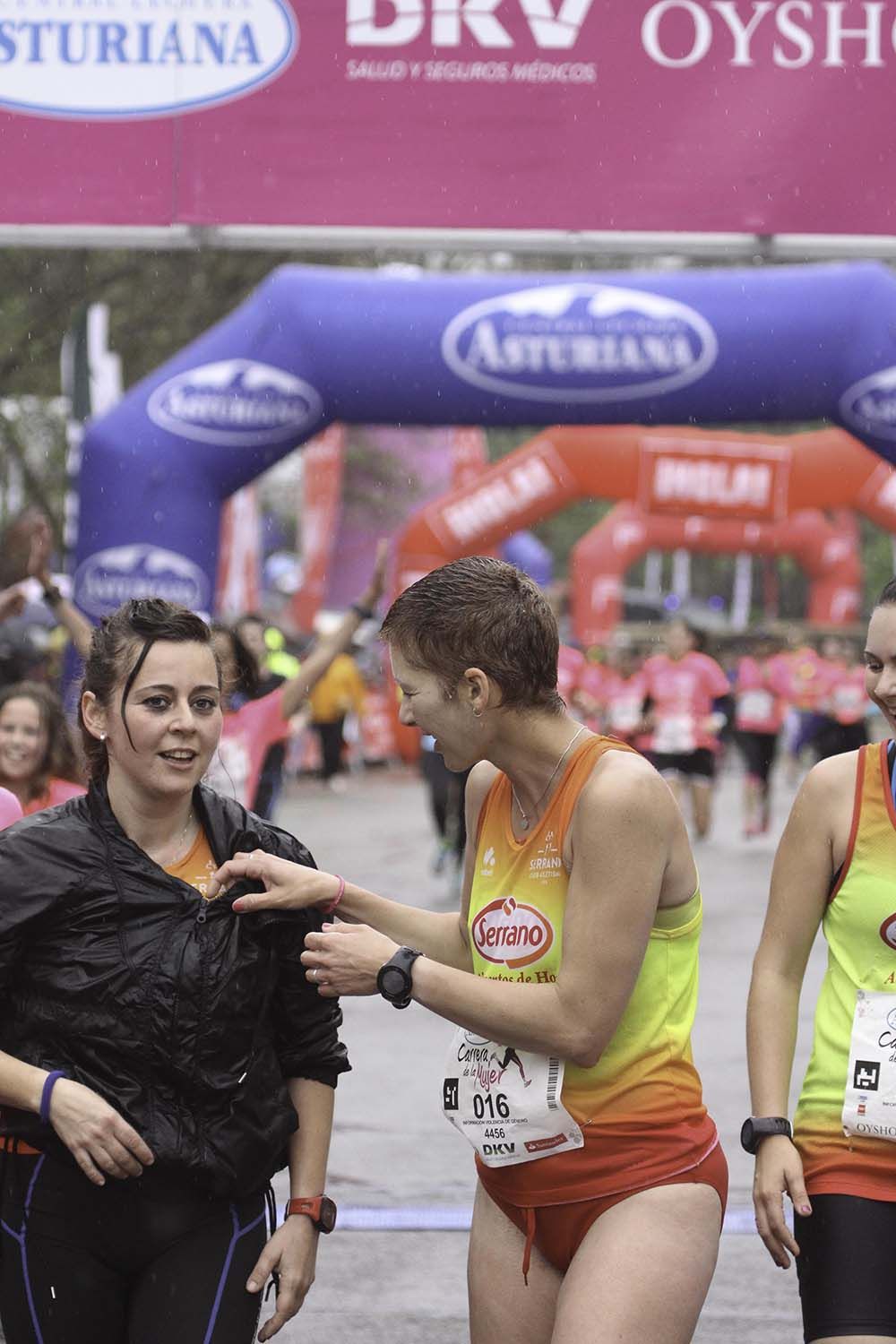 Carrera de la Mujer Madrid Meta 8 arco izquierdo de 9.20 a 9.35