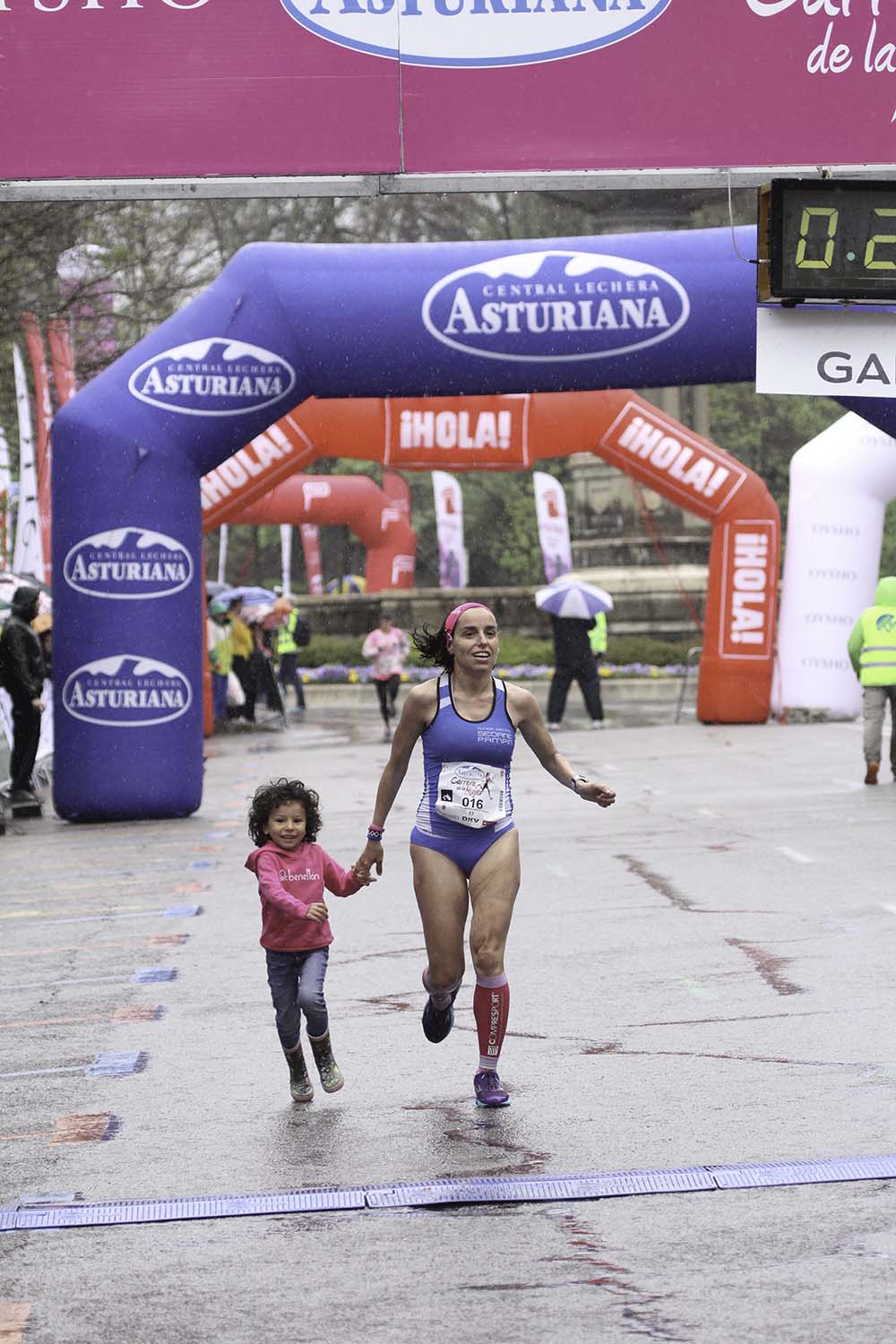 Carrera de la Mujer Madrid Meta 8 arco izquierdo de 9.20 a 9.35