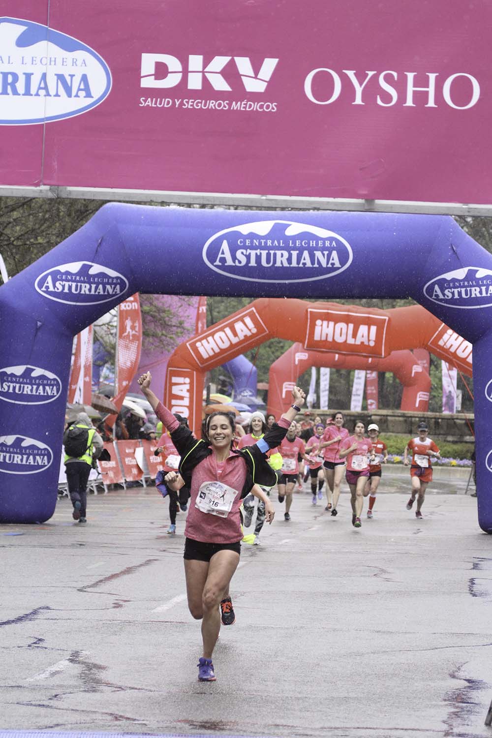 Carrera de la Mujer Madrid Meta 8 arco izquierdo de 9.20 a 9.35