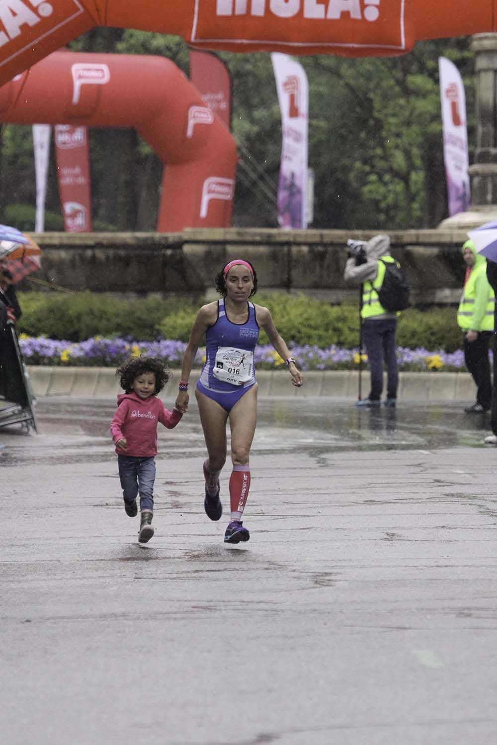 Carrera de la Mujer Madrid Meta 8 arco izquierdo de 9.20 a 9.35