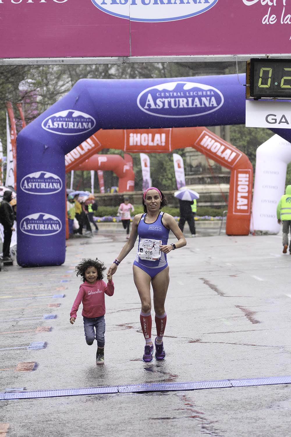 Carrera de la Mujer Madrid Meta 8 arco izquierdo de 9.20 a 9.35