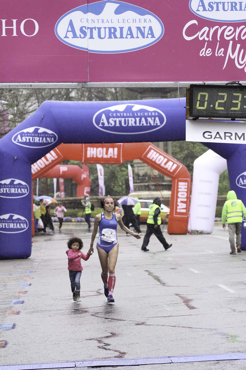 Carrera de la Mujer Madrid Meta 8 arco izquierdo de 9.20 a 9.35