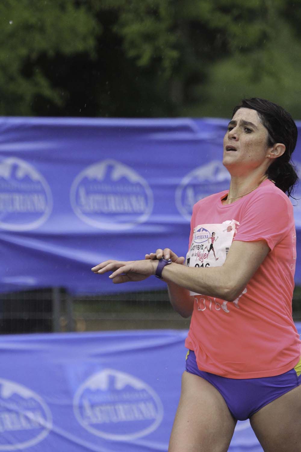 Carrera de la Mujer Madrid Meta 8 arco izquierdo de 9.20 a 9.35