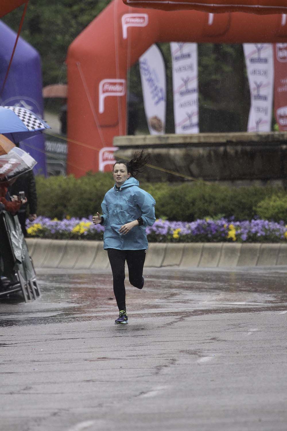 Carrera de la Mujer Madrid Meta 8 arco izquierdo de 9.20 a 9.35