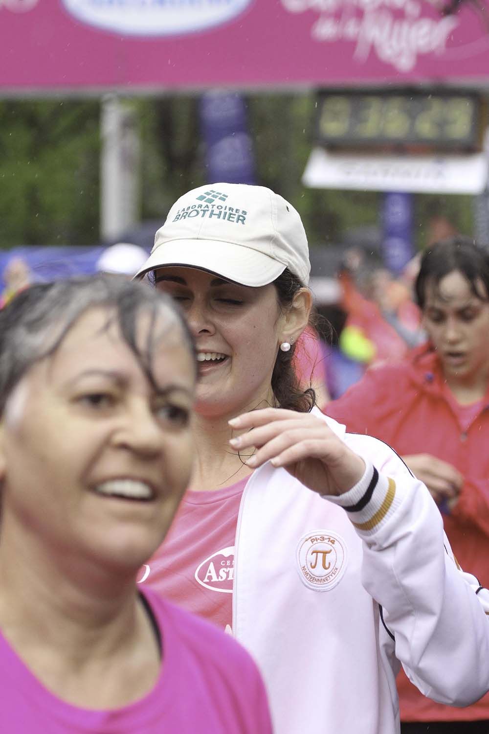 Carrera de la Mujer Madrid meta 9 Arco Izquierdo de 9.35 a 9.48