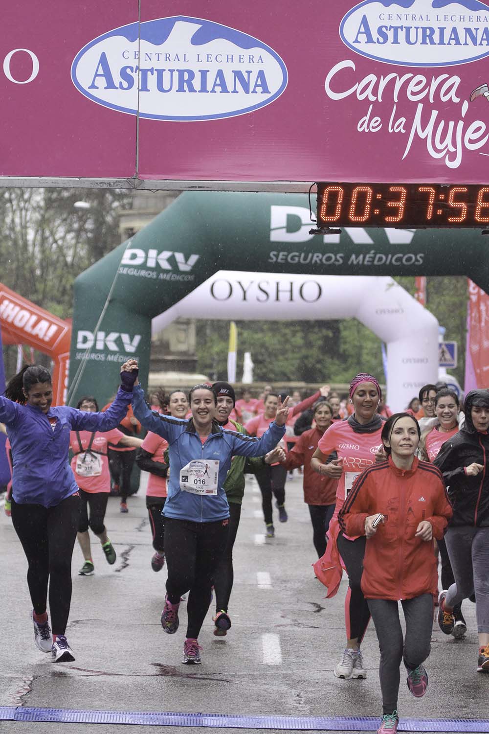 Carrera de la Mujer Madrid meta 9 Arco Izquierdo de 9.35 a 9.48