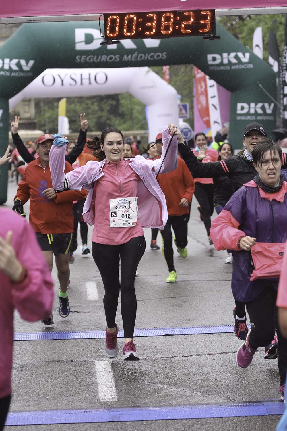 Carrera de la Mujer Madrid meta 9 Arco Izquierdo de 9.35 a 9.48