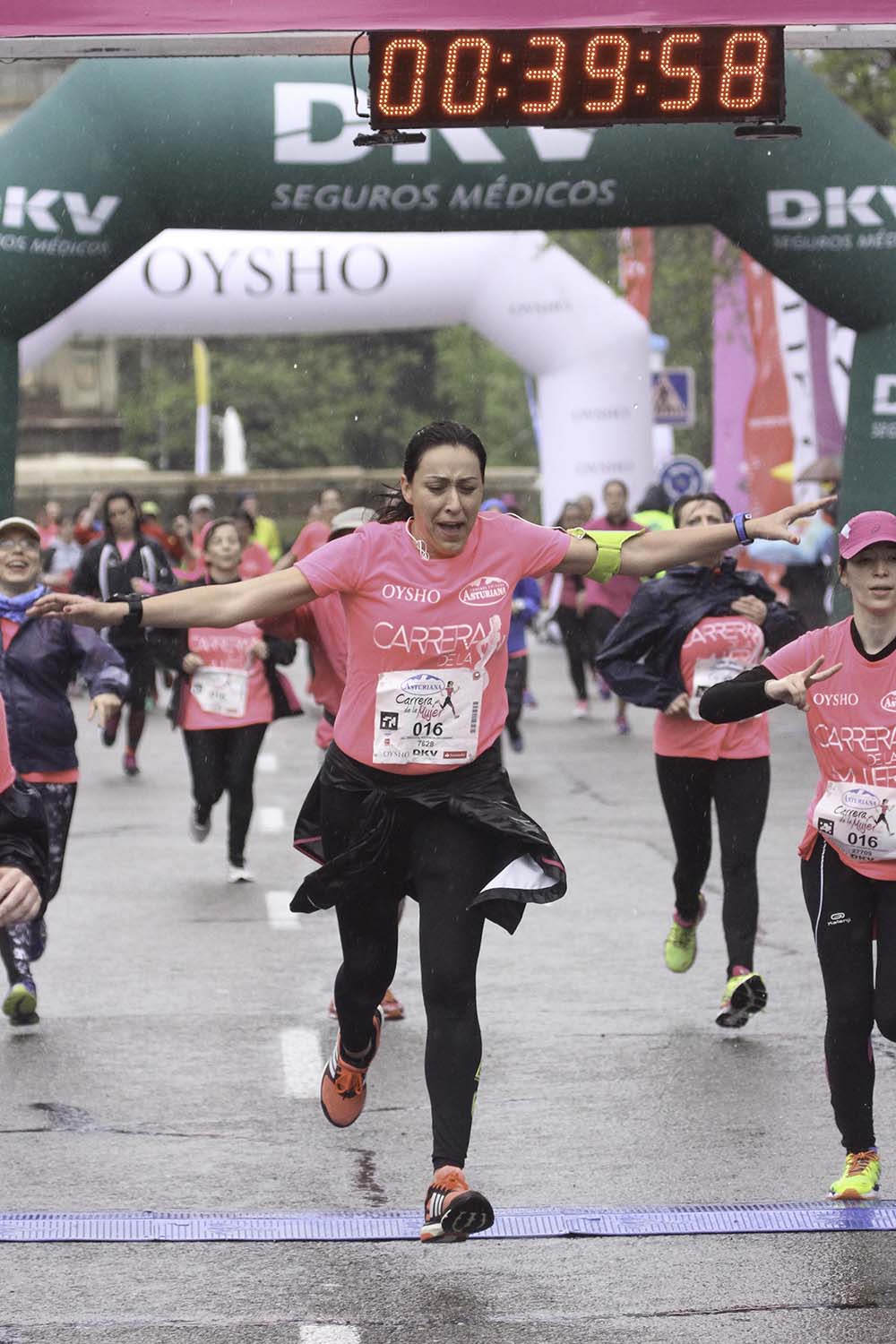 Carrera de la Mujer Madrid meta 9 Arco Izquierdo de 9.35 a 9.48