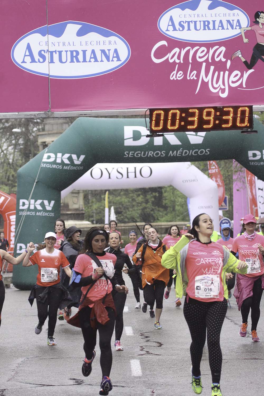Carrera de la Mujer Madrid meta 9 Arco Izquierdo de 9.35 a 9.48
