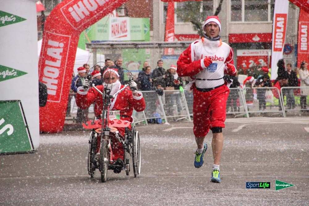 Galería de la Carrera de Papá Noel, ambiente, salida y entra en meta hasta el minuto 25
