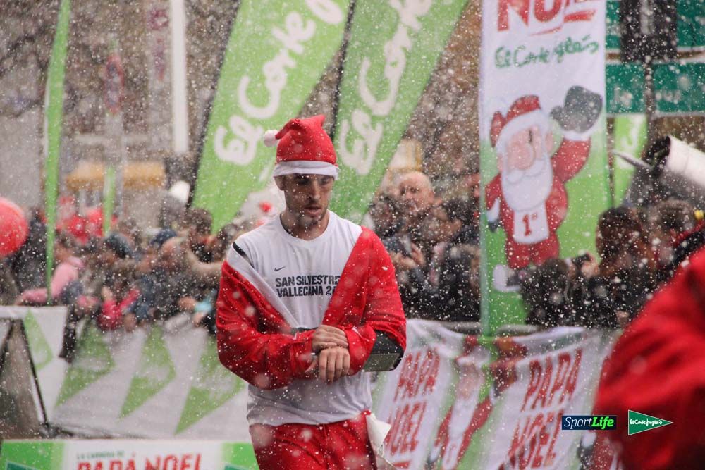 Galería de la Carrera de Papá Noel, ambiente, salida y entra en meta hasta el minuto 25
