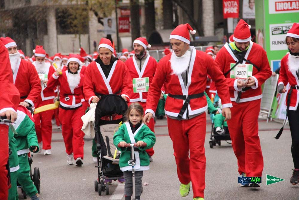 Galería de la Carrera de Papá Noel, ambiente, salida y entra en meta hasta el minuto 25