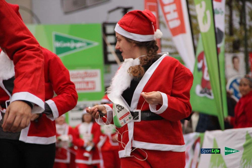 Galería de la Carrera de Papá Noel, ambiente, salida y entra en meta hasta el minuto 25