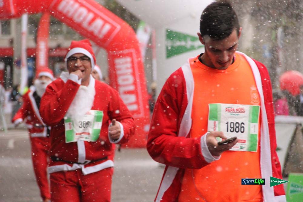 Galería de la Carrera de Papá Noel, ambiente, salida y entra en meta hasta el minuto 25