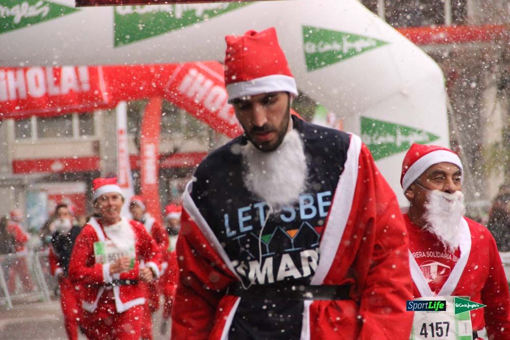Galería de la Carrera de Papá Noel, ambiente, salida y entra en meta hasta el minuto 25
