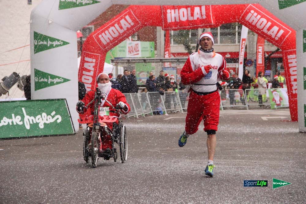 Galería de la Carrera de Papá Noel, ambiente, salida y entra en meta hasta el minuto 25