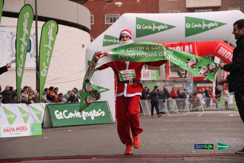 Galería de la Carrera de Papá Noel, ambiente, salida y entra en meta hasta el minuto 25
