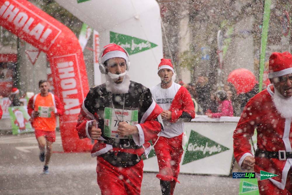 Galería de la Carrera de Papá Noel, ambiente, salida y entra en meta hasta el minuto 25