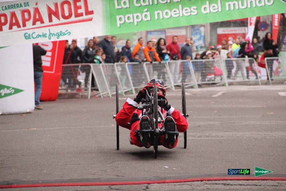 Galería de la Carrera de Papá Noel, ambiente, salida y entra en meta hasta el minuto 25