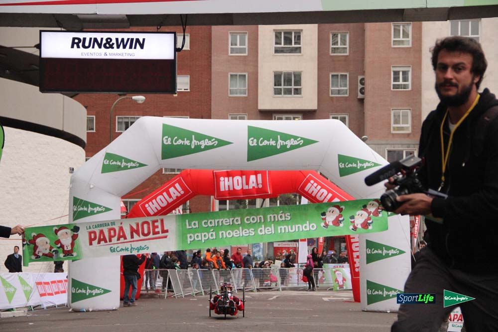 Galería de la Carrera de Papá Noel, ambiente, salida y entra en meta hasta el minuto 25