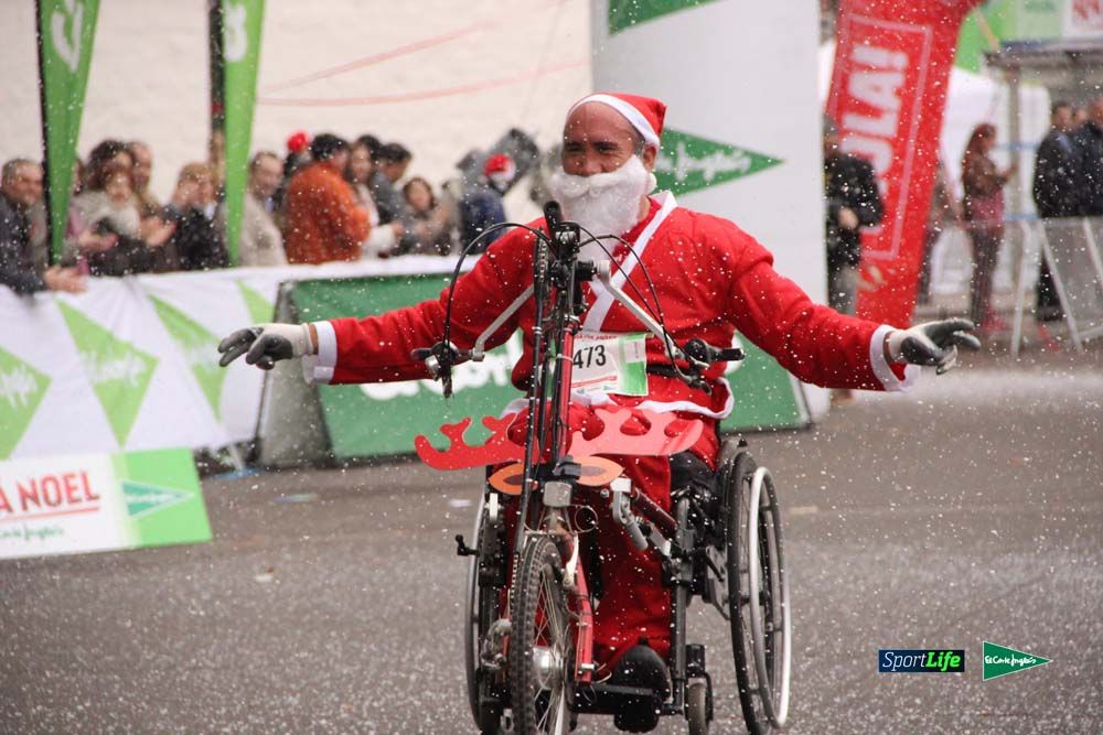 Galería de la Carrera de Papá Noel, ambiente, salida y entra en meta hasta el minuto 25
