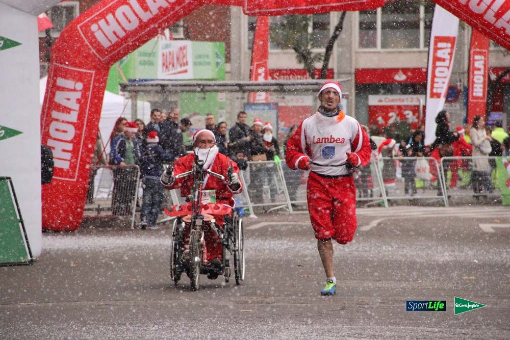 Galería de la Carrera de Papá Noel, ambiente, salida y entra en meta hasta el minuto 25