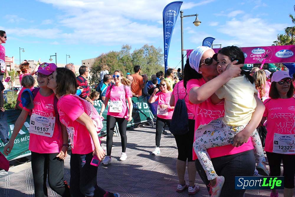 Carrera de la Mujer Valencia 2016: meta (de 1:22 a 1:32)