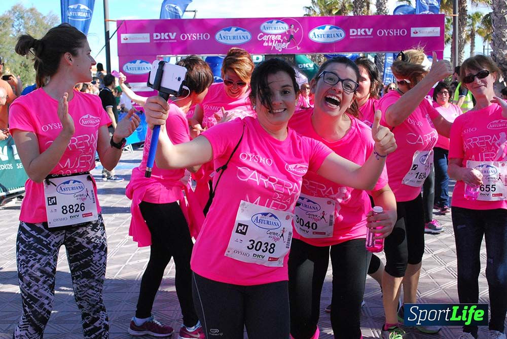 Carrera de la Mujer Valencia 2016: meta (de 1:22 a 1:32)