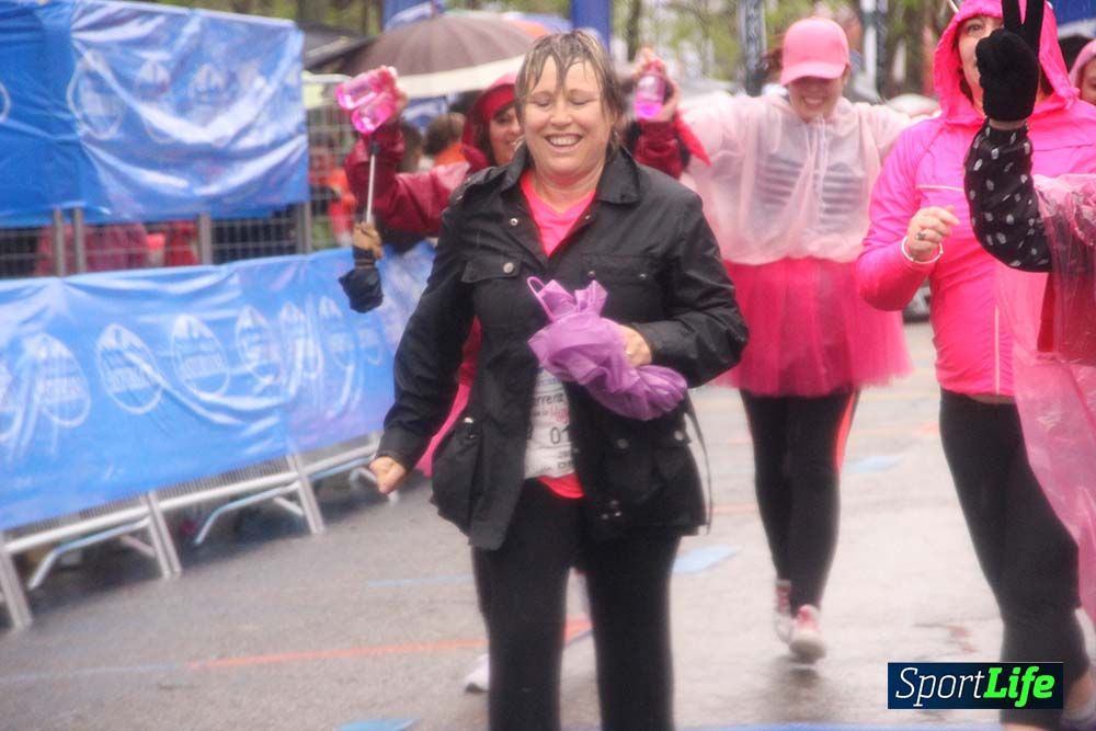 Carrera de la Mujer Madrid meta 5 Arco derecho de 10.16 a 10.33
