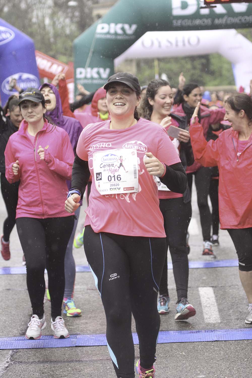Carrera de la Mujer Madrid Meta 10 Arco izquierdo de 9.48 a 10.00