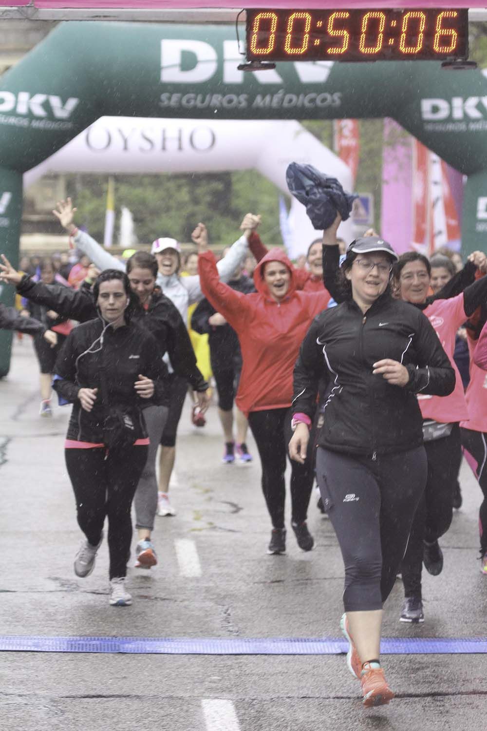 Carrera de la Mujer Madrid Meta 10 Arco izquierdo de 9.48 a 10.00