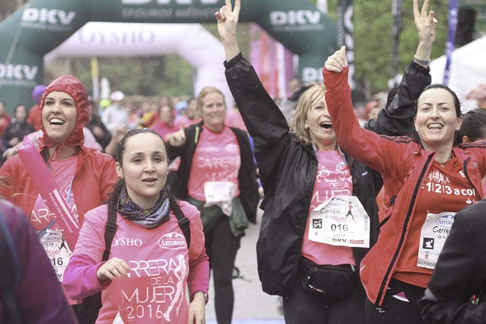 Carrera de la Mujer Madrid Meta 10 Arco izquierdo de 9.48 a 10.00