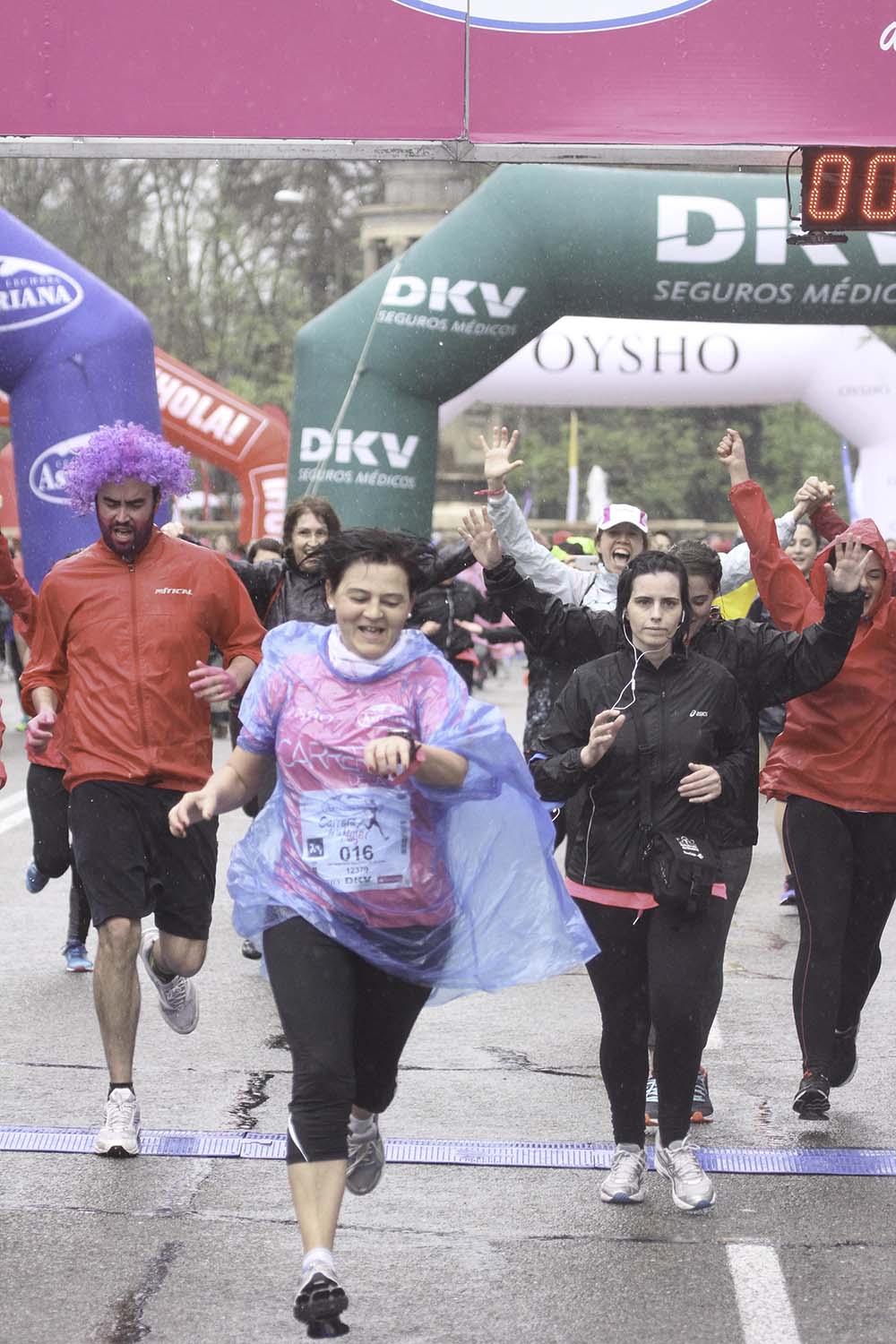 Carrera de la Mujer Madrid Meta 10 Arco izquierdo de 9.48 a 10.00