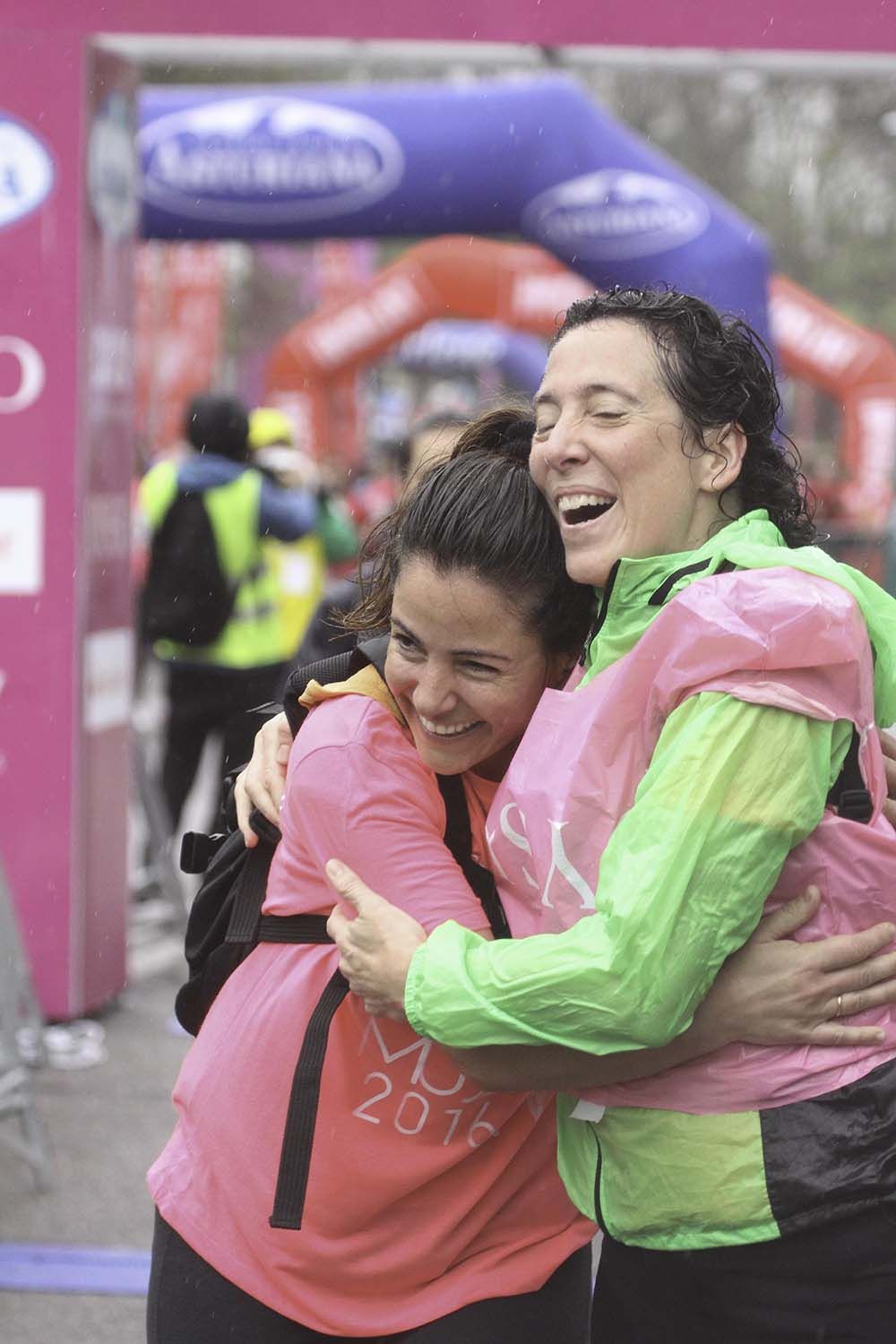 Carrera de la Mujer Madrid Meta 10 Arco izquierdo de 9.48 a 10.00