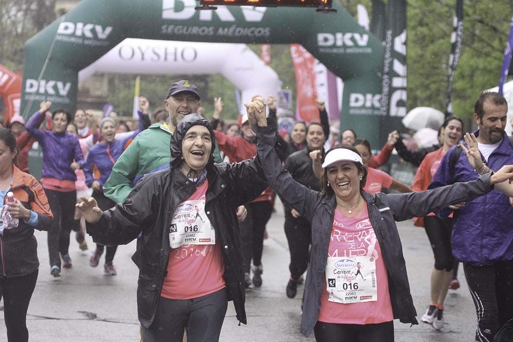 Carrera de la Mujer Madrid Meta 10 Arco izquierdo de 9.48 a 10.00