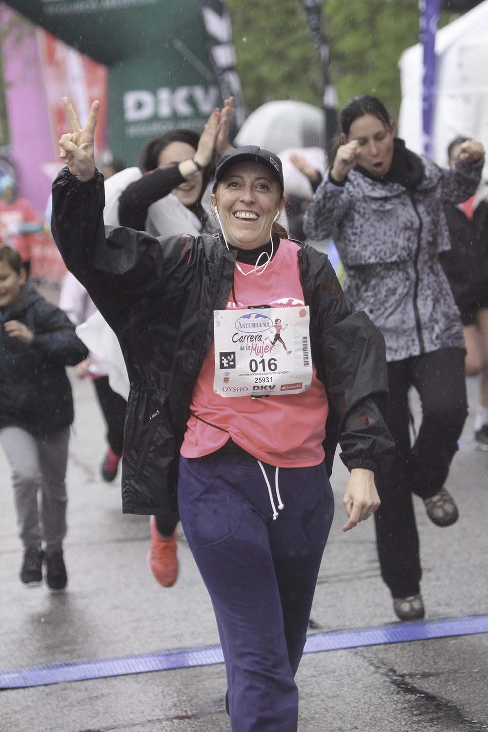 Carrera de la Mujer Madrid Meta 10 Arco izquierdo de 9.48 a 10.00