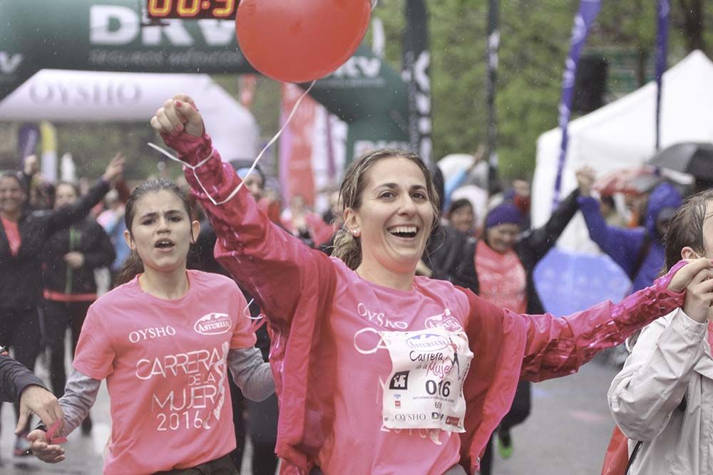 Carrera de la Mujer Madrid Meta 10 Arco izquierdo de 9.48 a 10.00