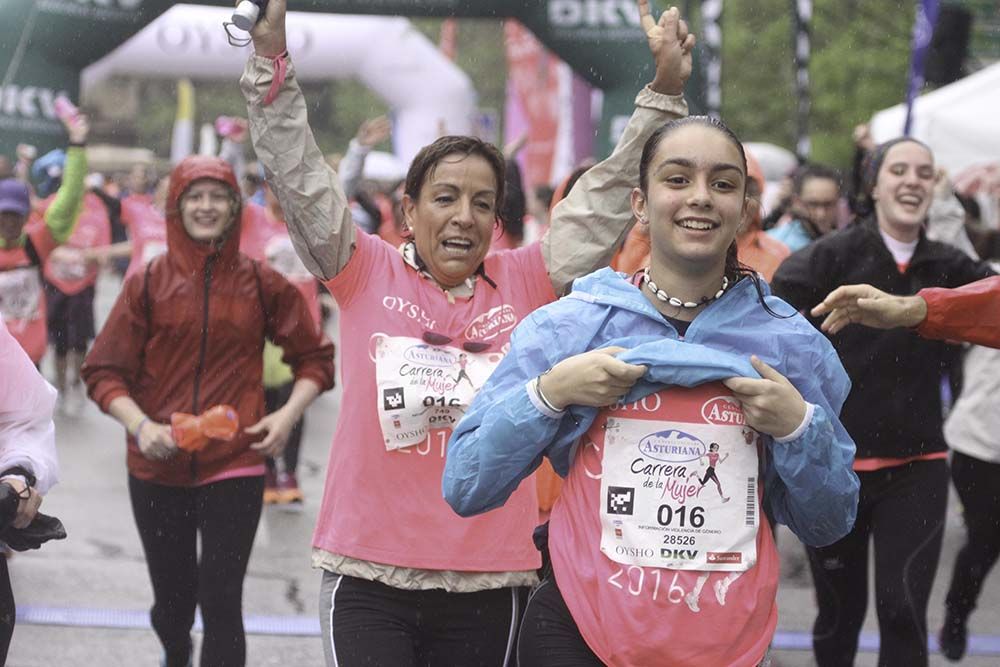 Carrera de la Mujer Madrid Meta 10 Arco izquierdo de 9.48 a 10.00