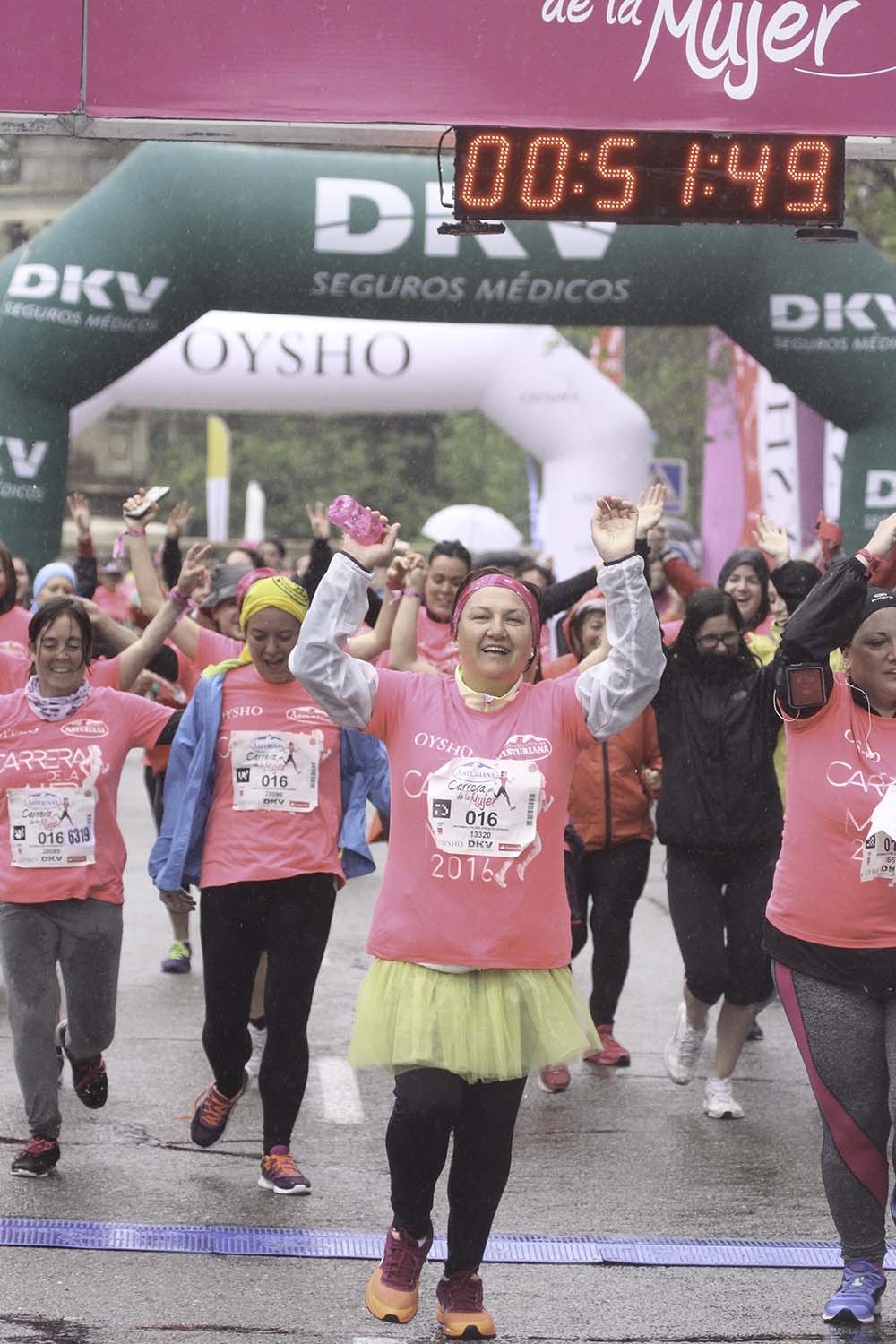 Carrera de la Mujer Madrid Meta 10 Arco izquierdo de 9.48 a 10.00
