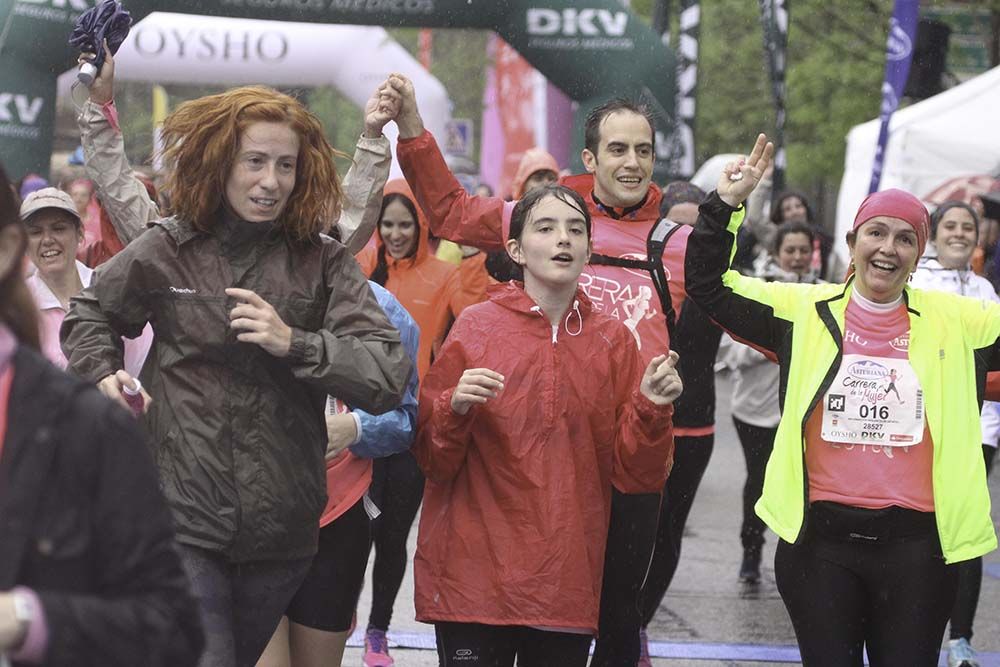 Carrera de la Mujer Madrid Meta 10 Arco izquierdo de 9.48 a 10.00
