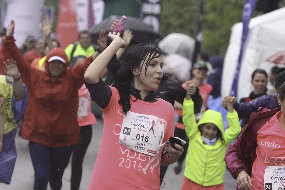 Carrera de la Mujer Madrid Meta 10 Arco izquierdo de 9.48 a 10.00