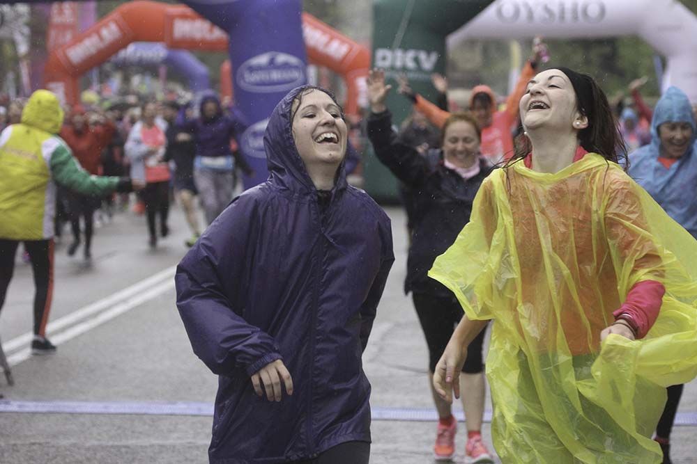 Carrera de la Mujer Madrid Meta 10 Arco izquierdo de 9.48 a 10.00