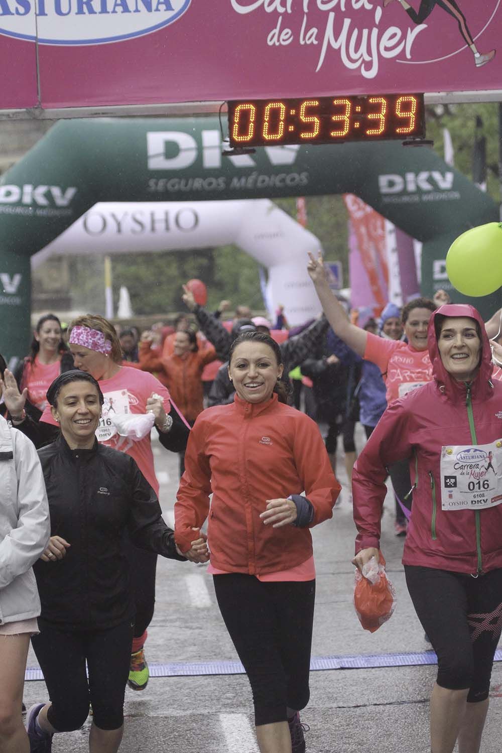 Carrera de la Mujer Madrid Meta 10 Arco izquierdo de 9.48 a 10.00