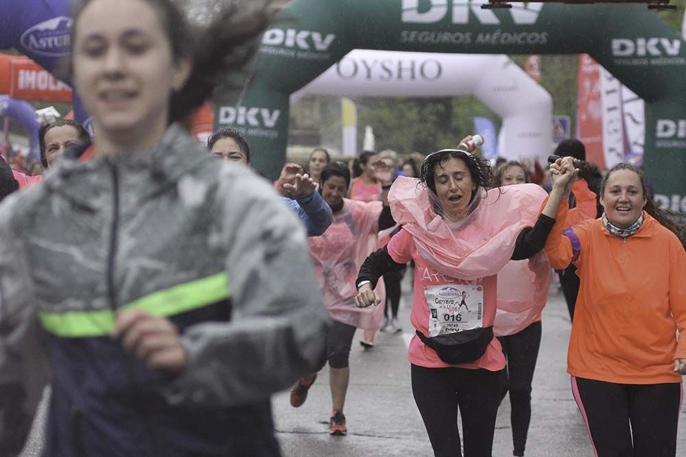 Carrera de la Mujer Madrid Meta 10 Arco izquierdo de 9.48 a 10.00