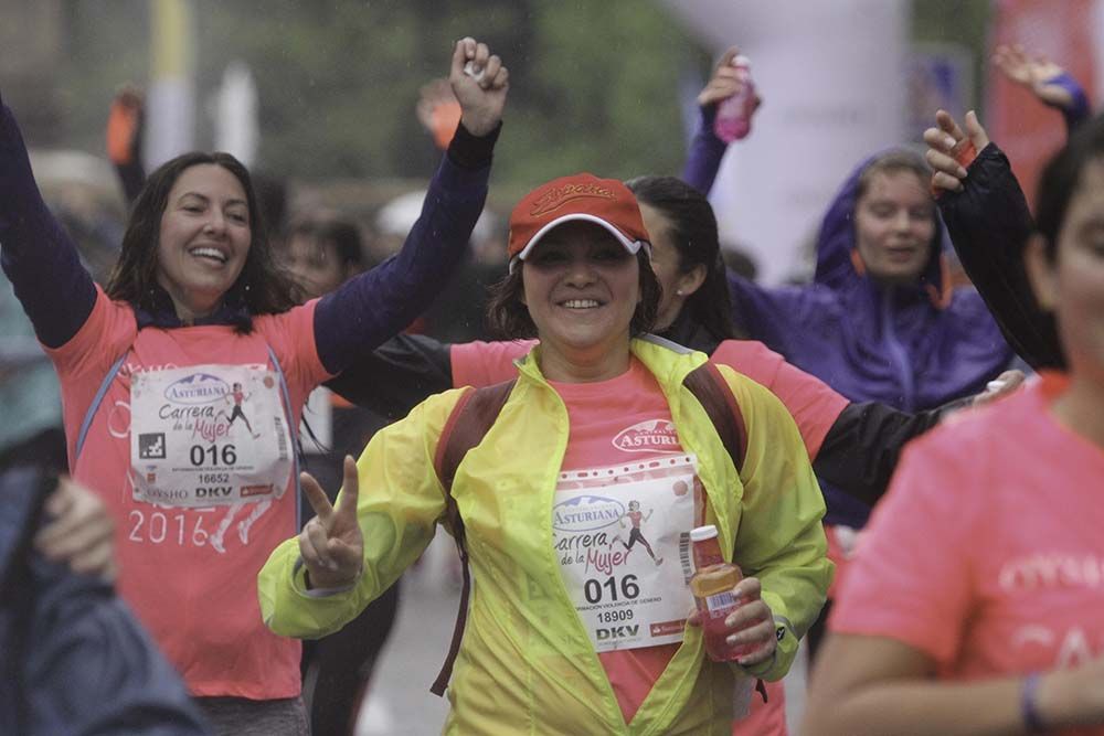 Carrera de la Mujer Madrid Meta 10 Arco izquierdo de 9.48 a 10.00