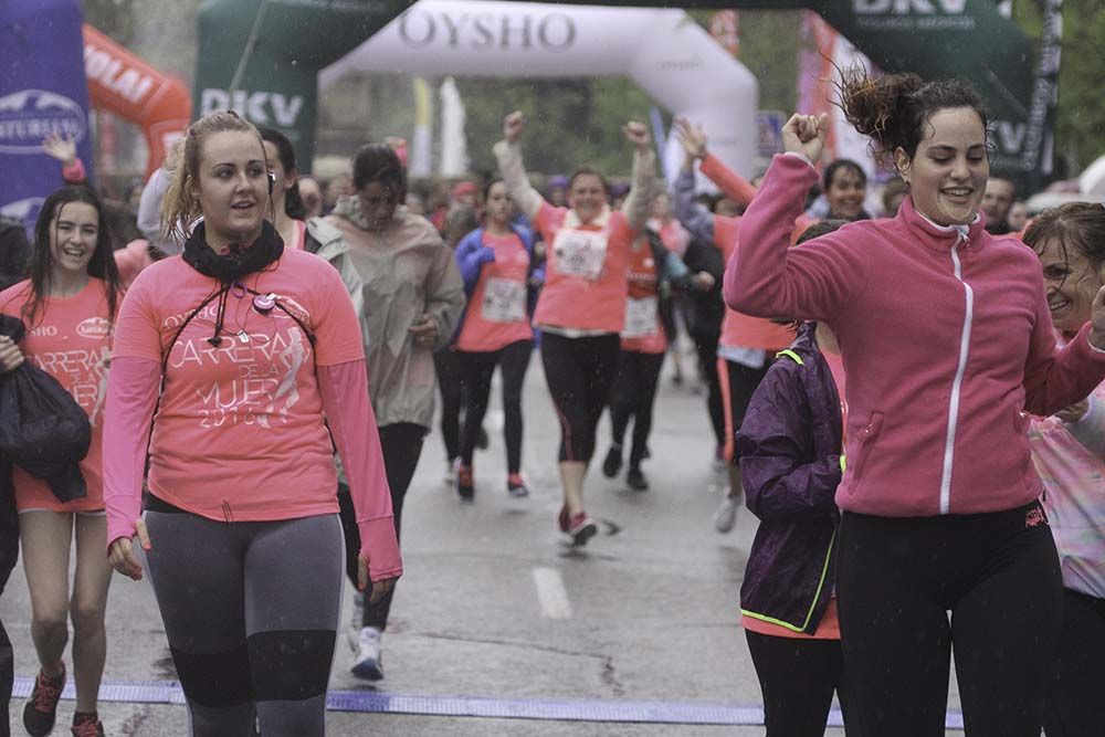 Carrera de la Mujer Madrid Meta 10 Arco izquierdo de 9.48 a 10.00