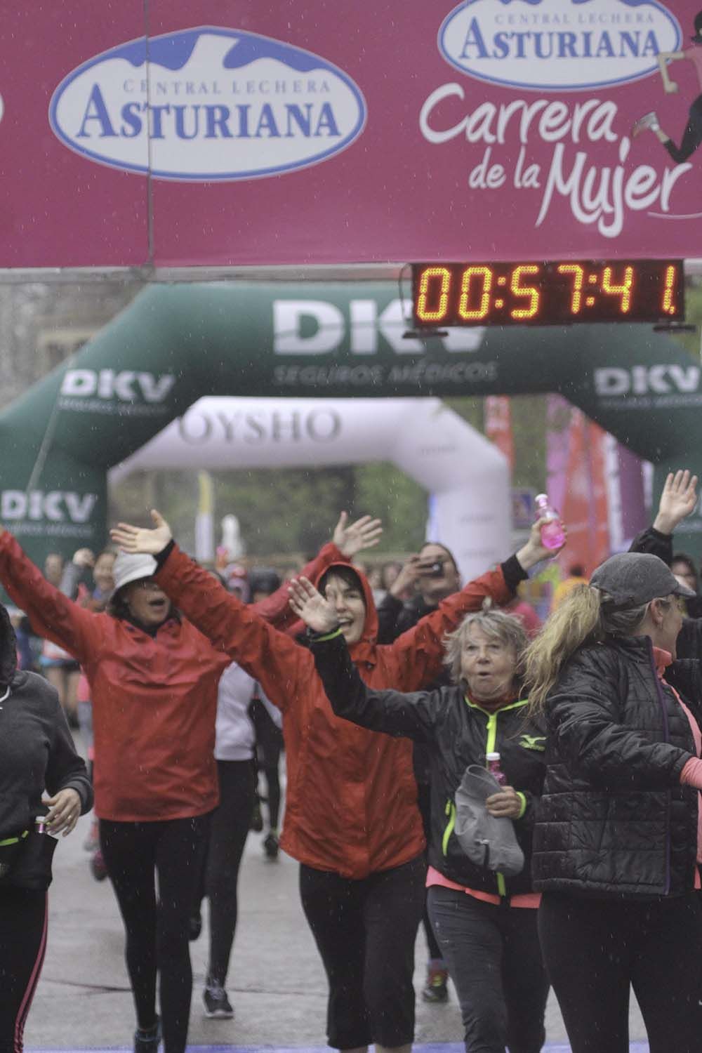 Carrera de la Mujer Madrid Meta 10 Arco izquierdo de 9.48 a 10.00